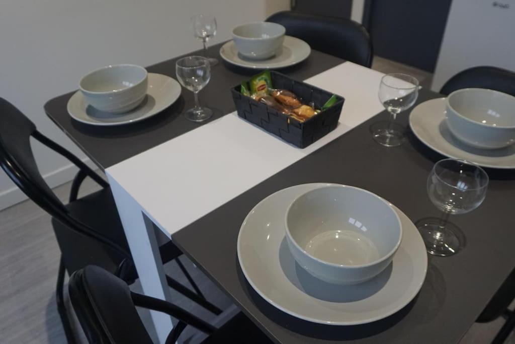 Cosy T2 Wifi Parking Proche Gare Centre Ville Saint-Quentin  Buitenkant foto